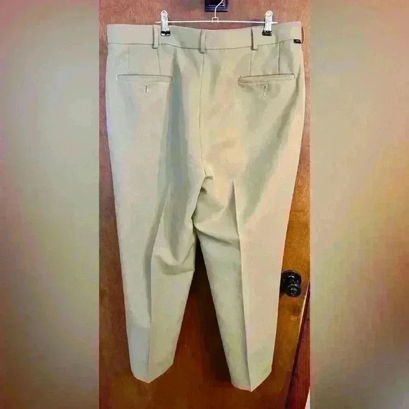 Men’s Dockers Premium Tan Dress business pants - Picture 2 of 3